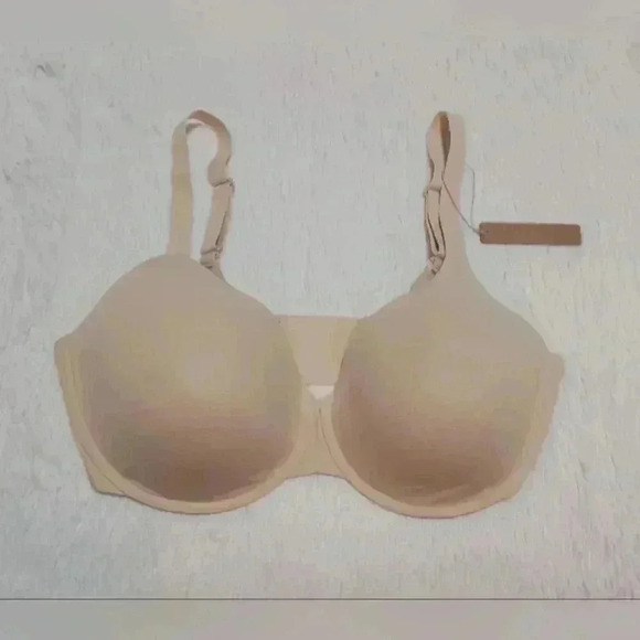 Skims Fits Everybody T-Shirt Demi Bra - Picture 3 of 6